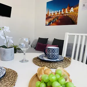 Jimena Sevilla En El Centro De Apartamento Nerja